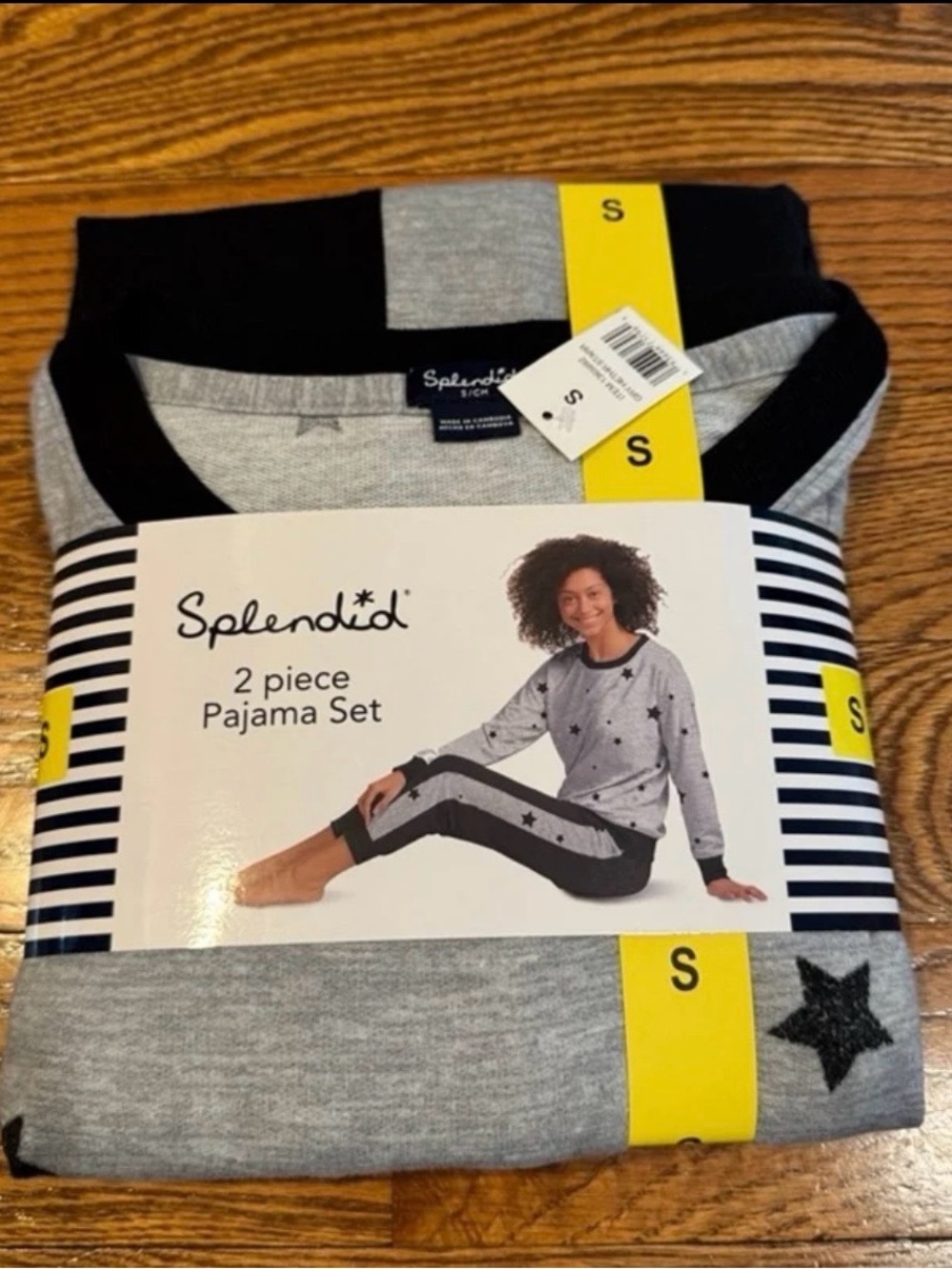 New Women Splendid 2 Piece gray and black star long sleeve pajama set - Small.